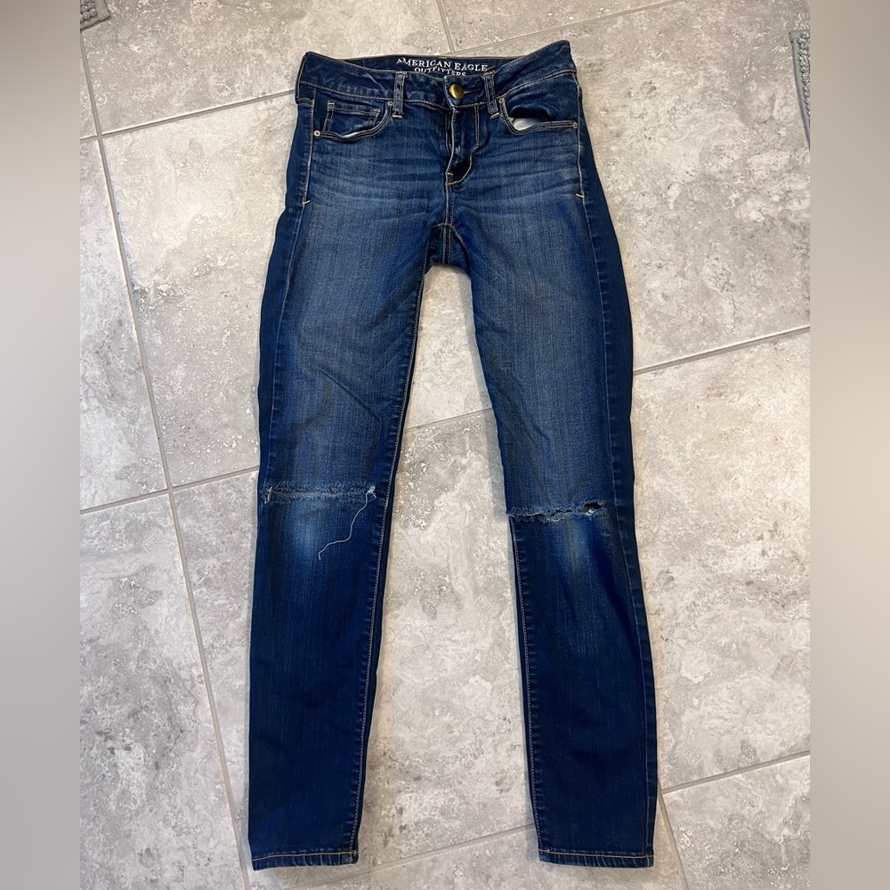 American Eagle Skinny Jeans - Ripped knees